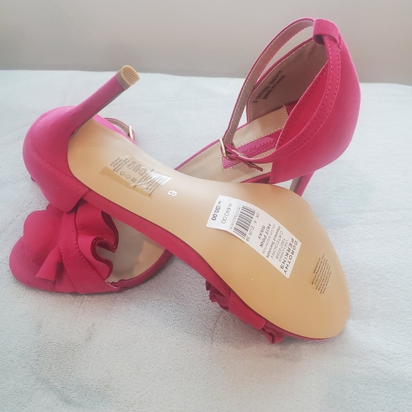 BNWT heels - Picture 4 of 8